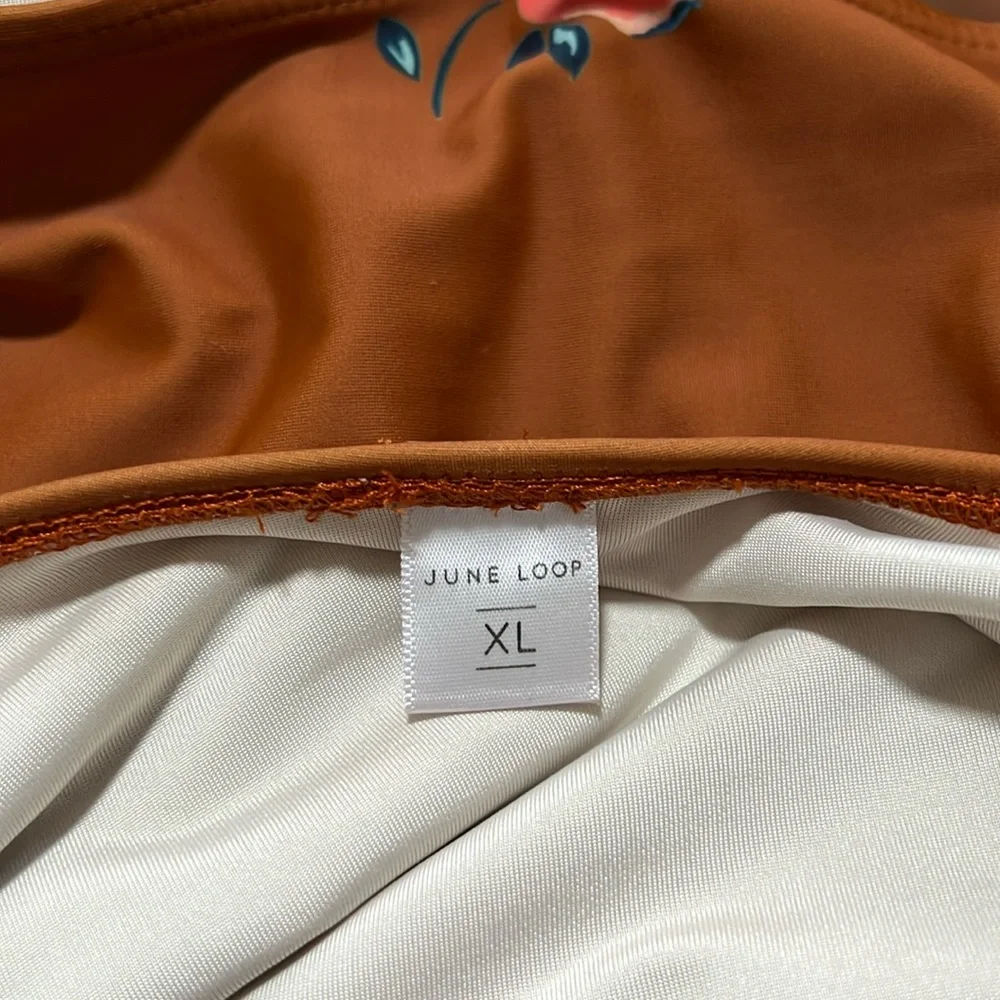 XL June Loop Bikini- Cindy top and Jenelle Super Hi-waist bottoms in Rust floral - Picture 6 of 6